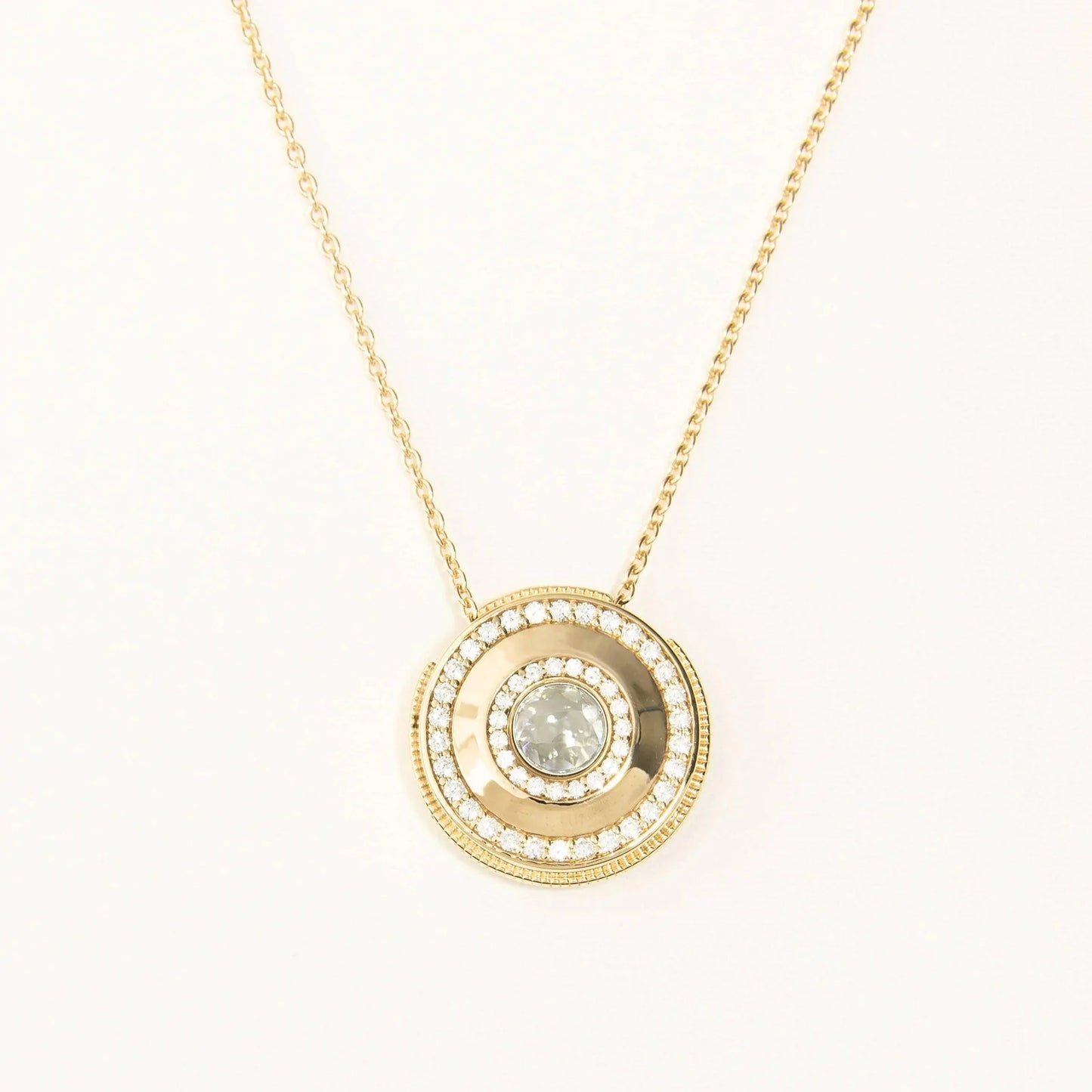 MEDALLION YELLOW GOLD